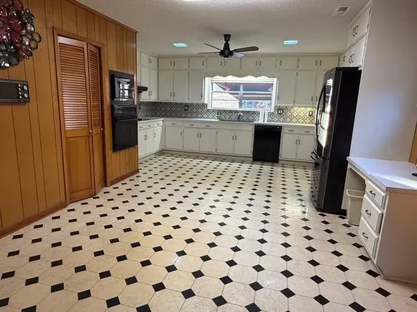 $269,000 | 277 Southeast Woodlawn Street, Madison, FL 32340