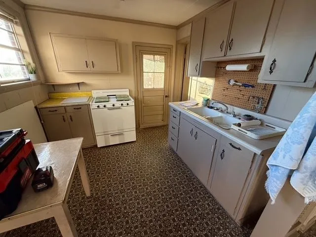 $299,000 | 277 Southeast Woodlawn Street, Madison, FL 32340