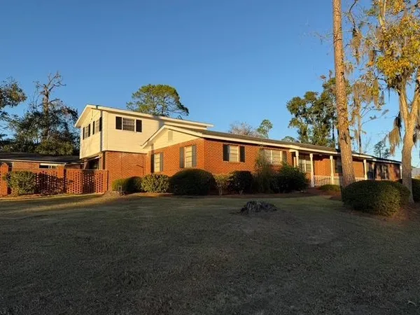 $279,000 | 277 Southeast Woodlawn Street, Madison, FL 32340