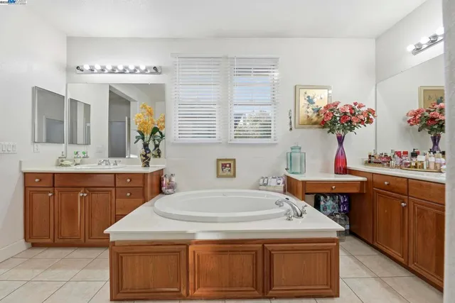 $1,398,888 | 1136-1136 Taraya Terrace, Hercules, CA 94547