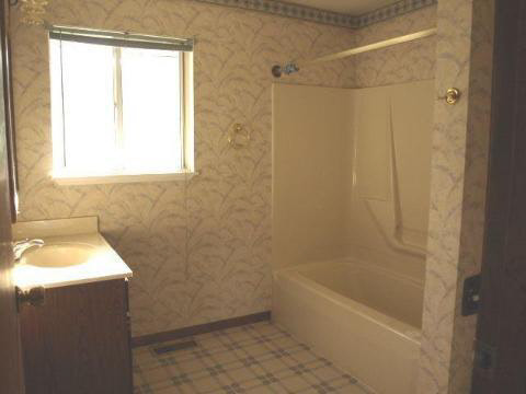 975 Harris Road Brooklyn, MI 49230 - Photo 8 of 11 949830-7.JPG