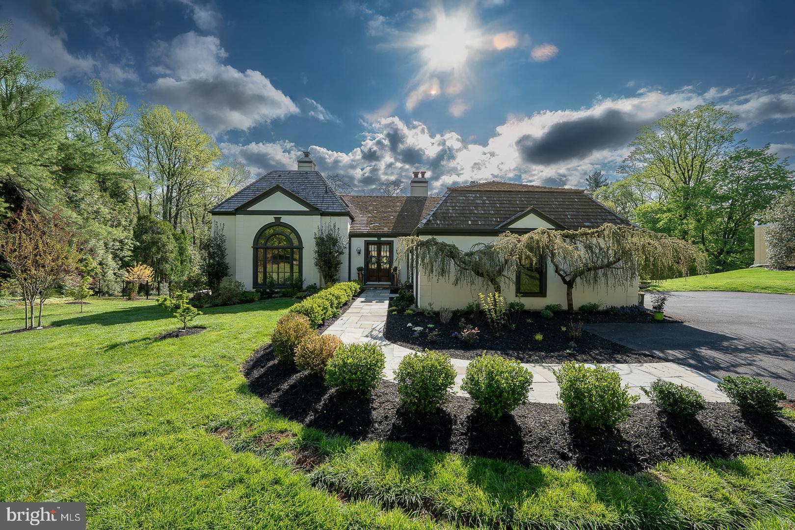 a view of a house with a yard
