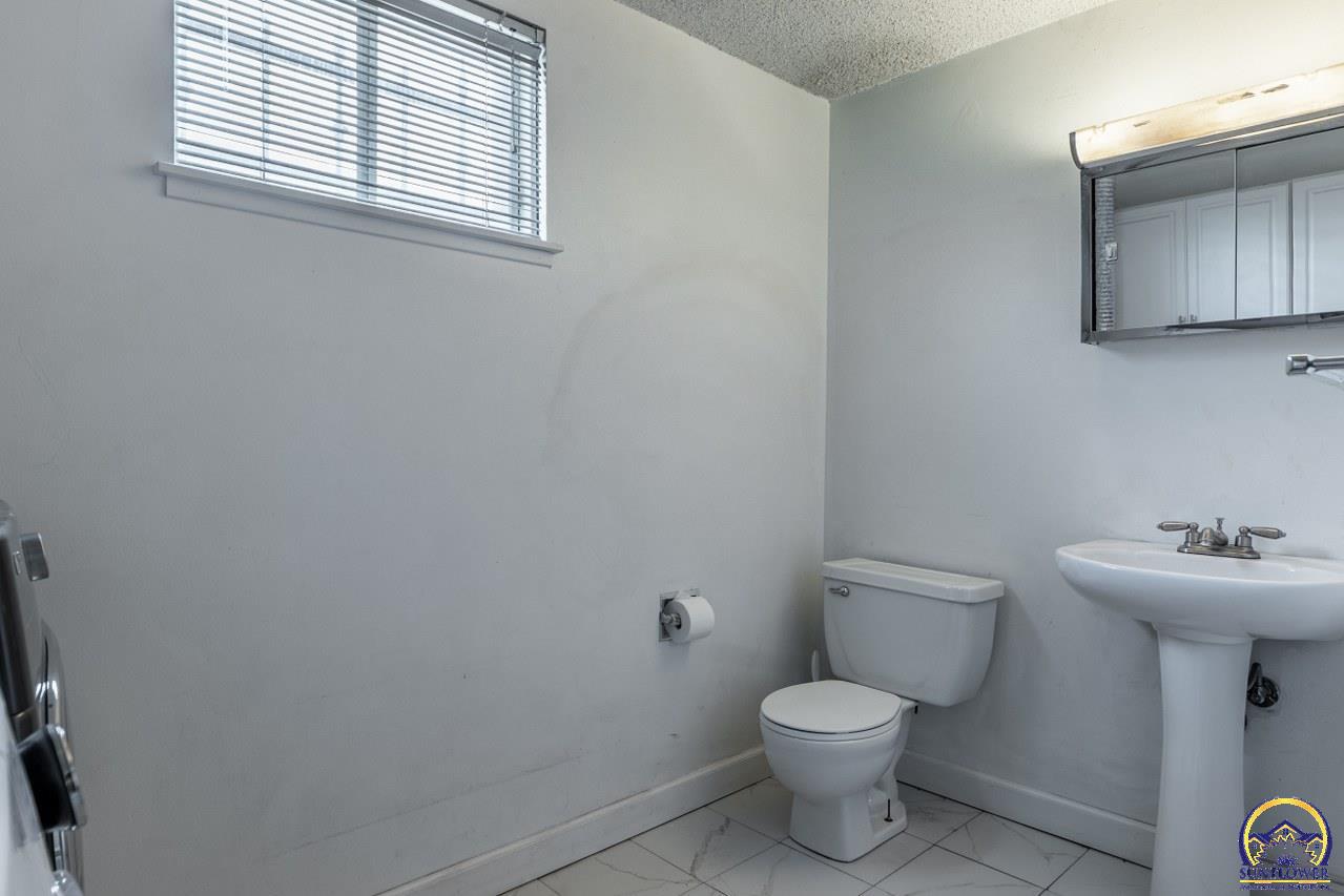 4800 Southwest Cochise Avenue Topeka, KS 66614 - Photo 27 of 32