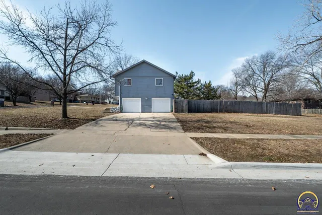$265,000 | 4800 Southwest Cochise Avenue, Topeka, KS 66614