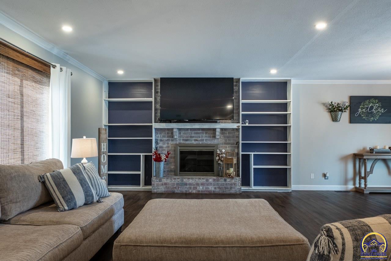 4800 Southwest Cochise Avenue Topeka, KS 66614 - Photo 5 of 32