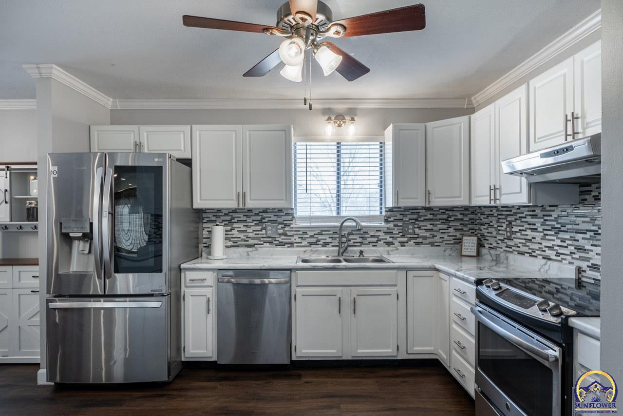 4800 Southwest Cochise Avenue Topeka, KS 66614 - Photo 10 of 32