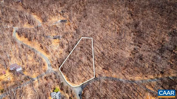 a view of entryway with wooden fence