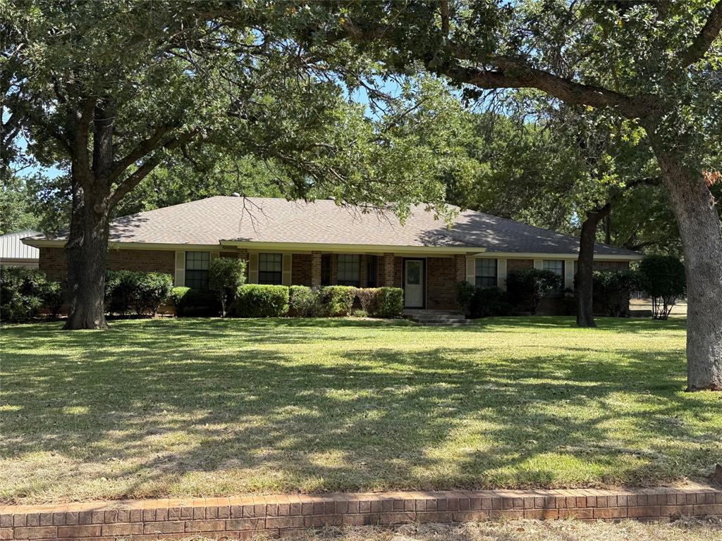 136 Busey Boulevard Decatur, TX 76234 - Photo 3 of 40 Gallery Image 3