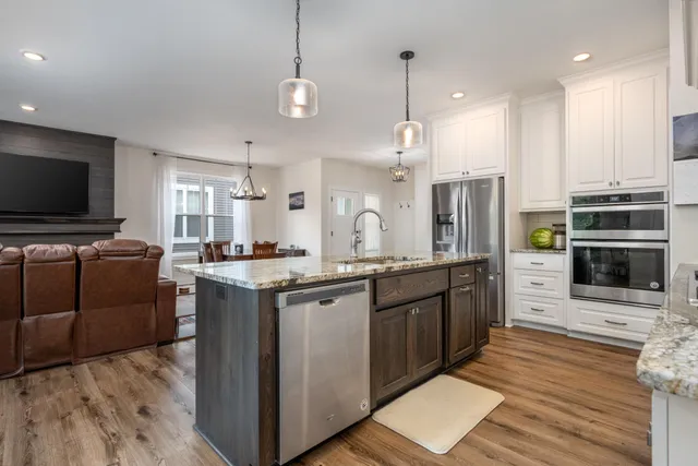 $499,999 | 637 Maple Court, New Richmond, WI 54017