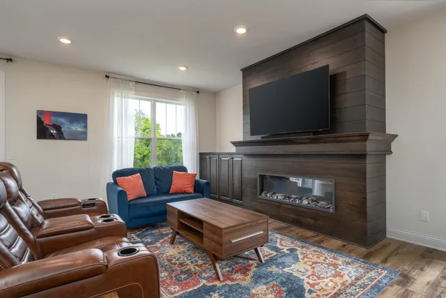 $499,999 | 637 Maple Court, New Richmond, WI 54017