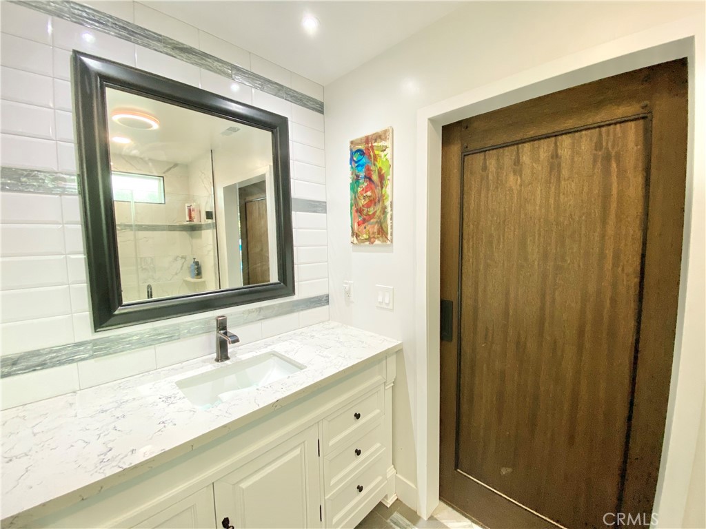 15925 Winchester Way Riverside, CA 92508 - Photo 22 of 25 a bathroom with a sink and a mirror