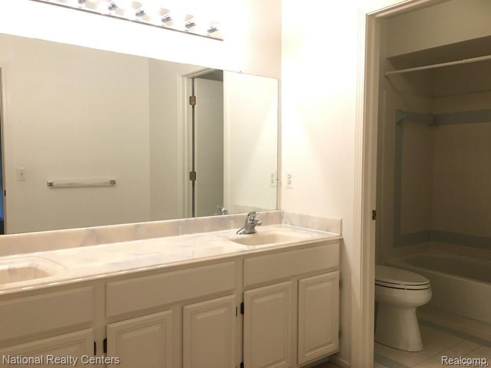 4895 Rambling Drive Troy, MI 48098 - Photo 20 of 27 20.jpg