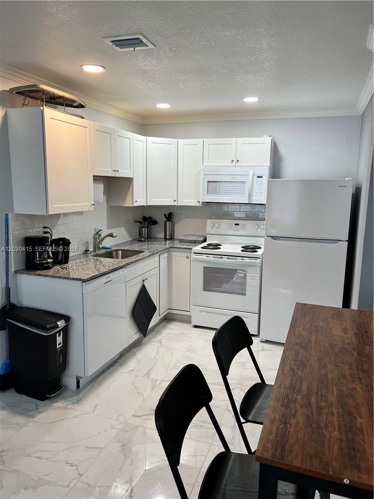 2240 Simms Street, Unit 3 Hollywood, FL 33020 - Photo 3 of 5