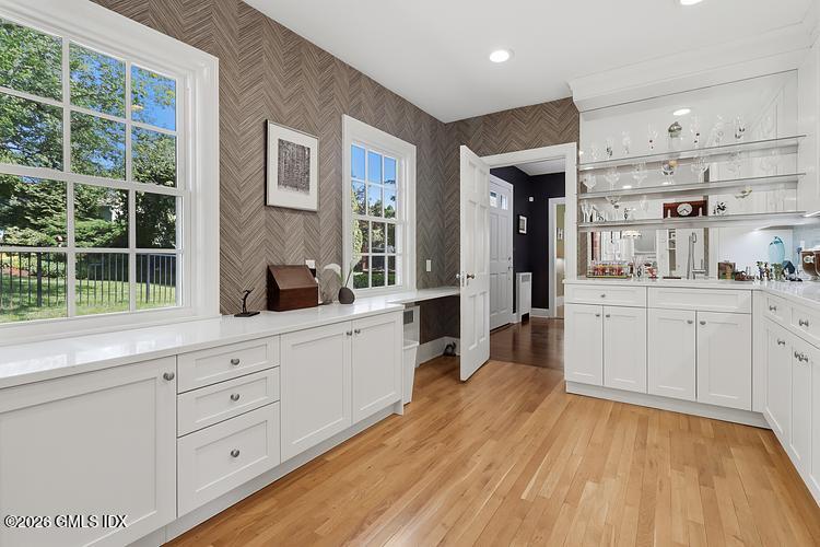 39 Stanwich Road Greenwich, CT 06830 - Photo 11 of 33 a6e71ef3193d3f5d8b1ed32f70c21f212b51babc