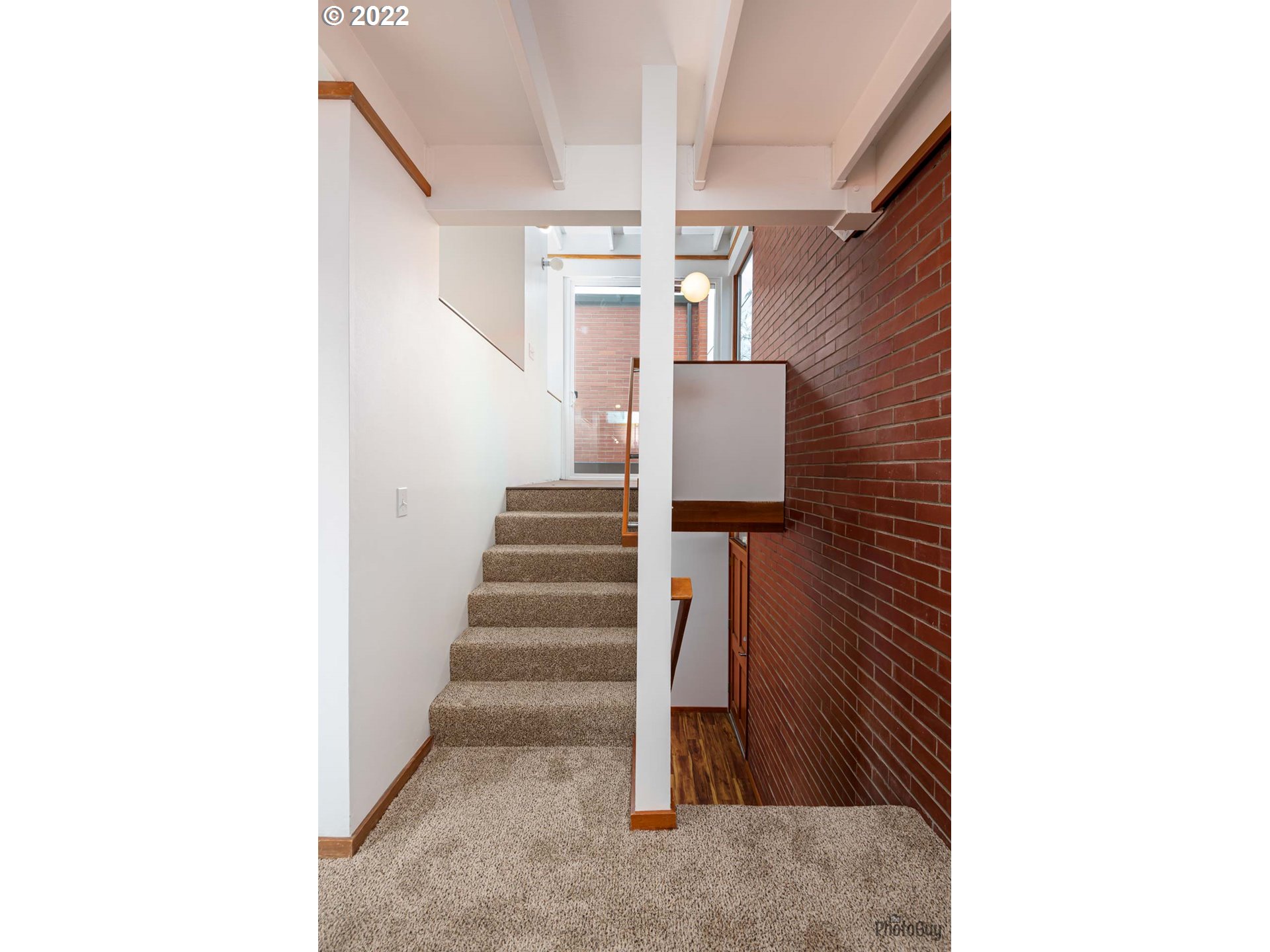 110 High Street Eugene, OR 97401 - Photo 11 of 25 a view of entryway