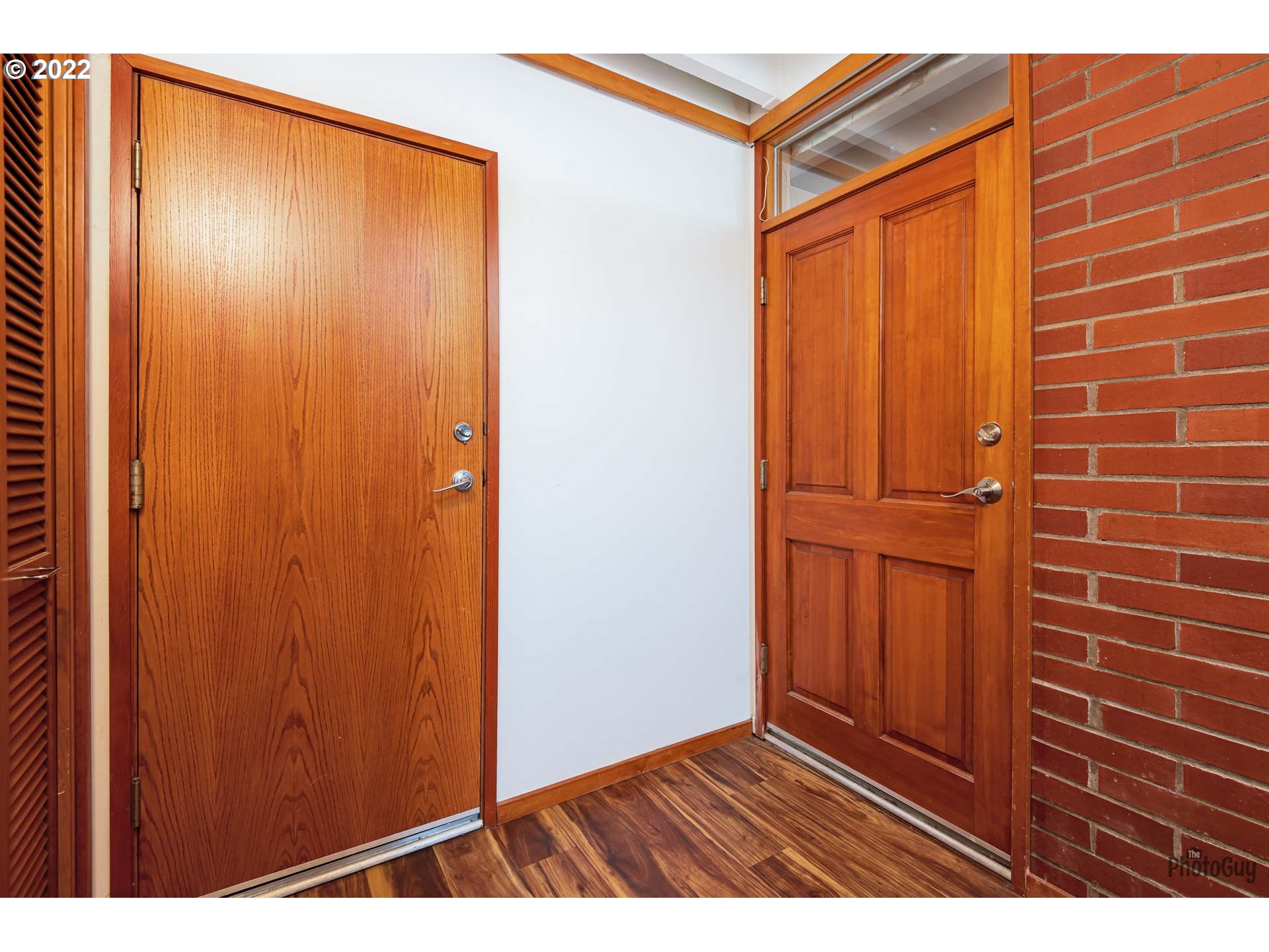 110 High Street Eugene, OR 97401 - Photo 2 of 25 a view of an empty room with wooden floor