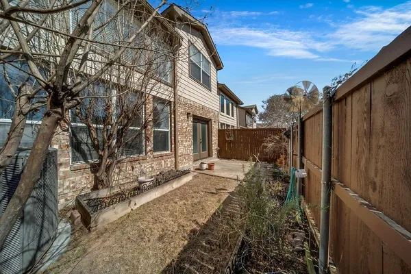 $2,100 | 908 Englewood Lane, Plano, TX 75025