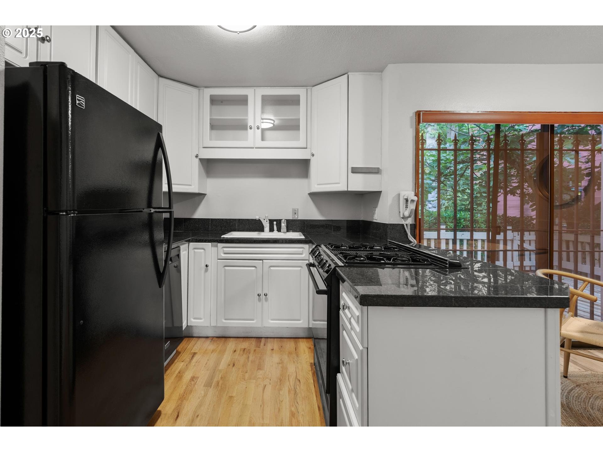 2376 Southwest Cedar Street Portland, OR 97205 - Photo 12 of 27