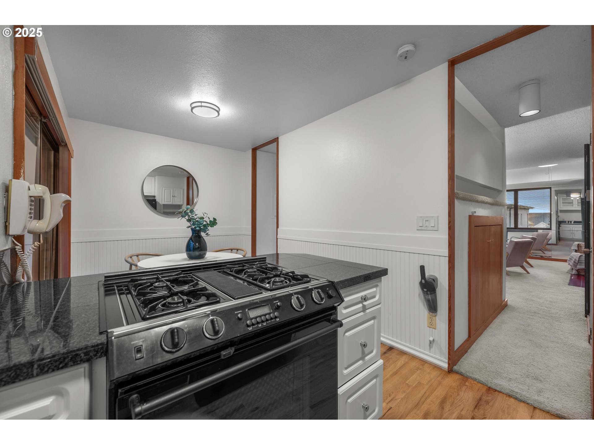 2376 Southwest Cedar Street Portland, OR 97205 - Photo 13 of 27