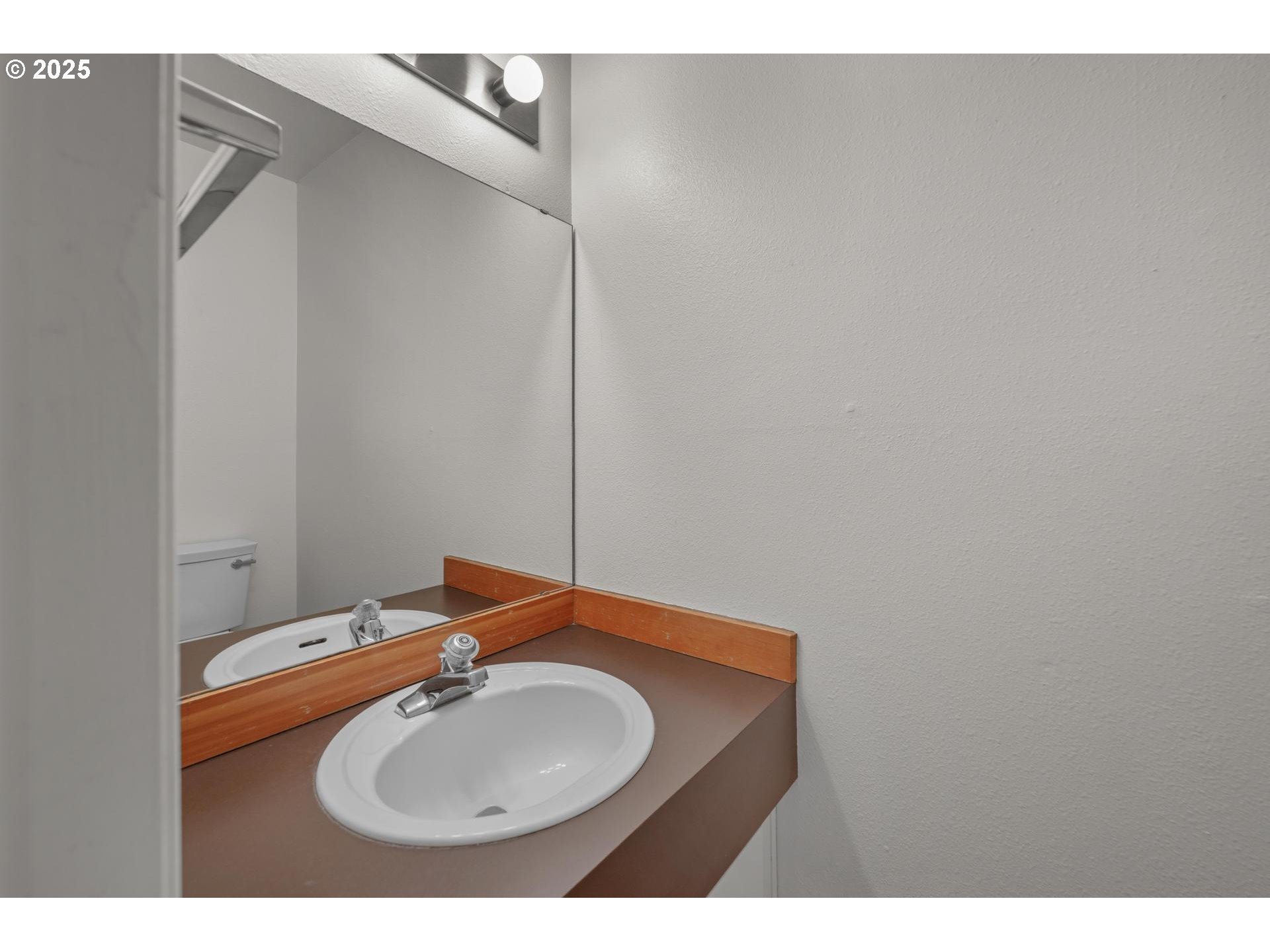 2376 Southwest Cedar Street Portland, OR 97205 - Photo 14 of 27