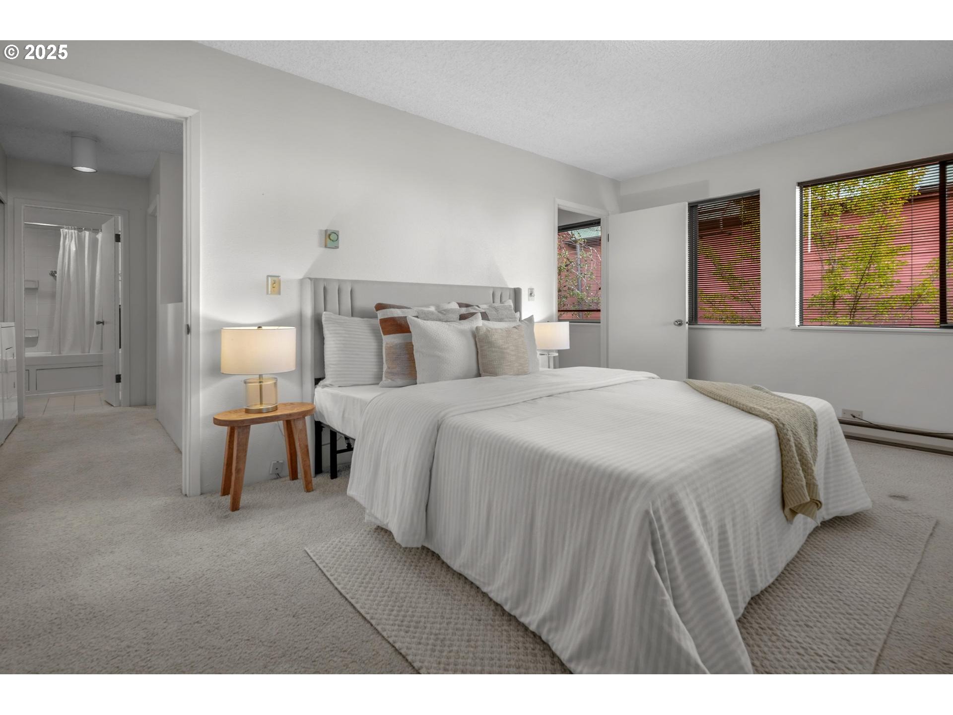 2376 Southwest Cedar Street Portland, OR 97205 - Photo 19 of 27