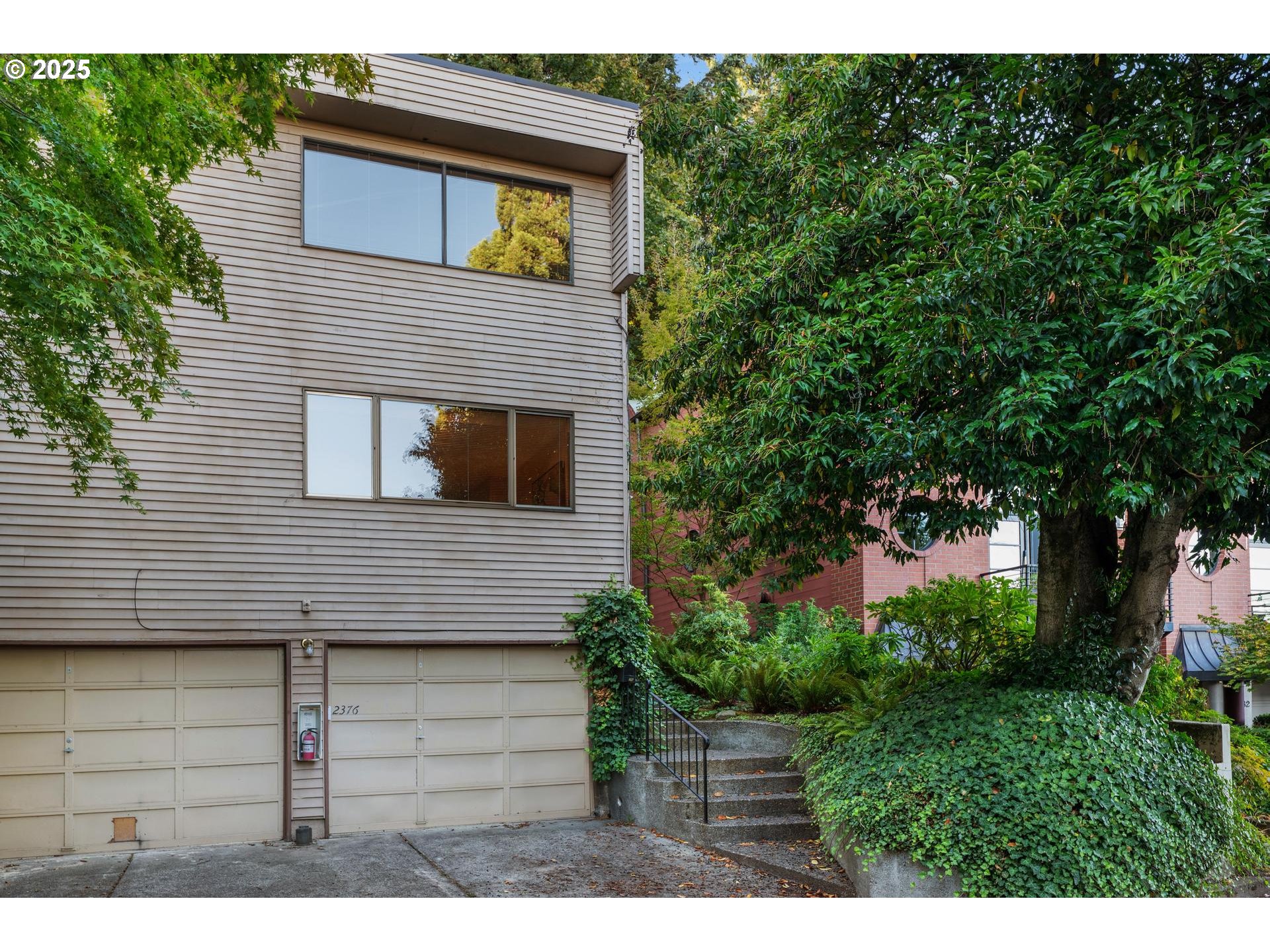 2376 Southwest Cedar Street Portland, OR 97205 - Photo 2 of 27