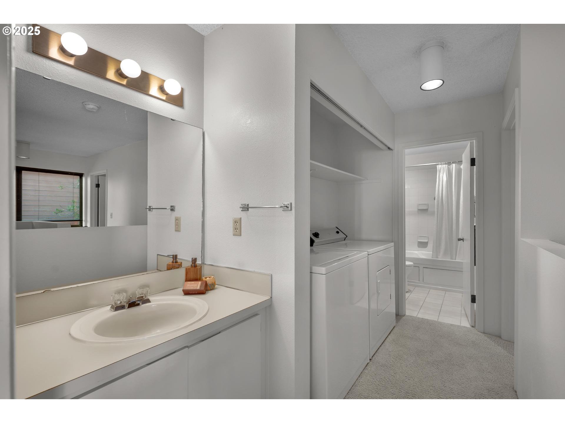 2376 Southwest Cedar Street Portland, OR 97205 - Photo 21 of 27