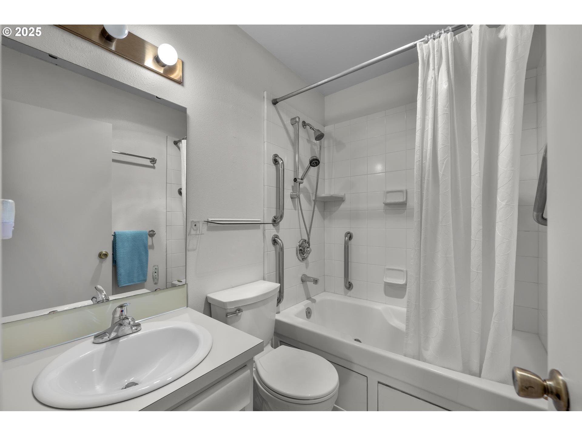 2376 Southwest Cedar Street Portland, OR 97205 - Photo 22 of 27