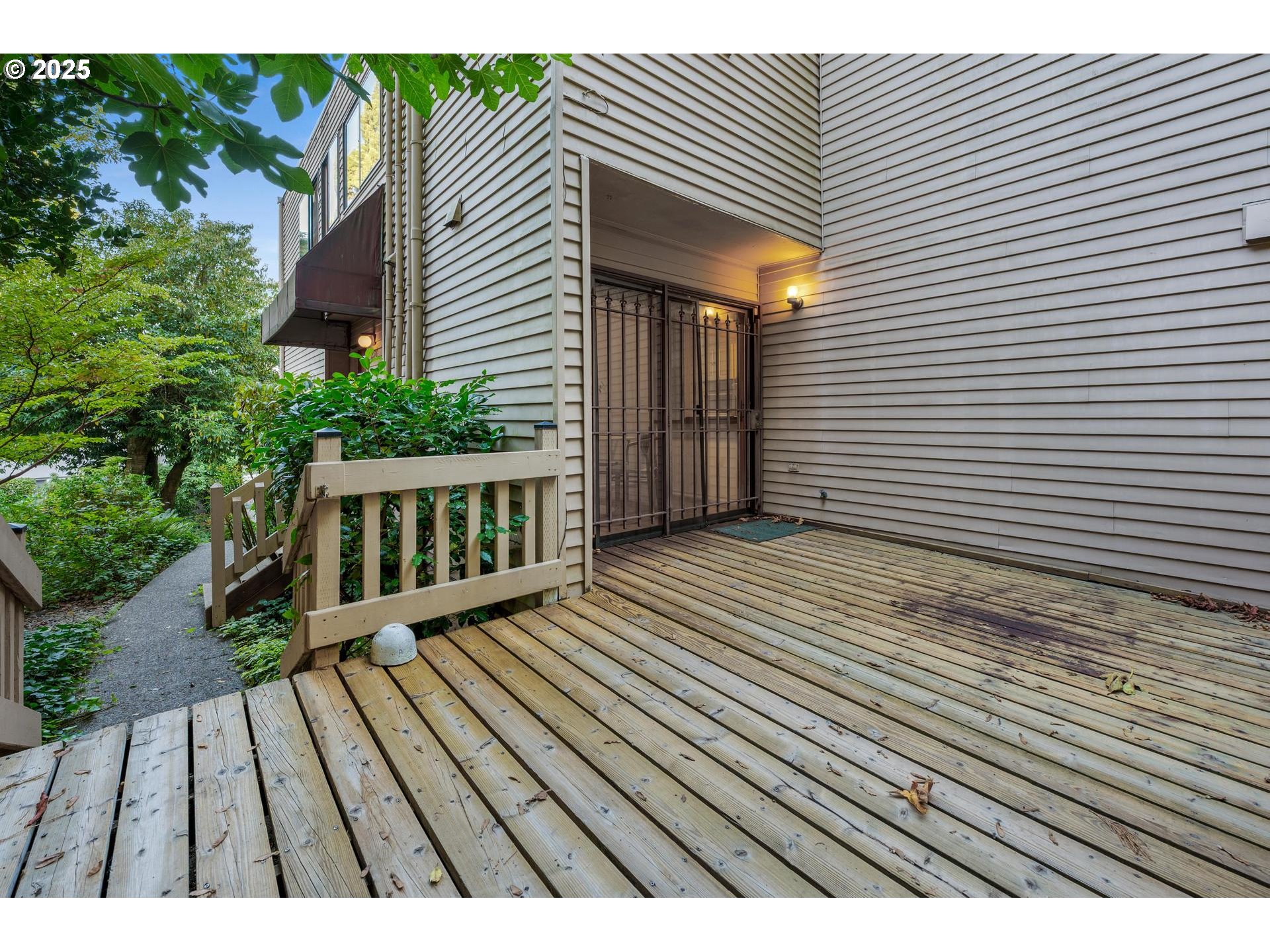 2376 Southwest Cedar Street Portland, OR 97205 - Photo 25 of 27