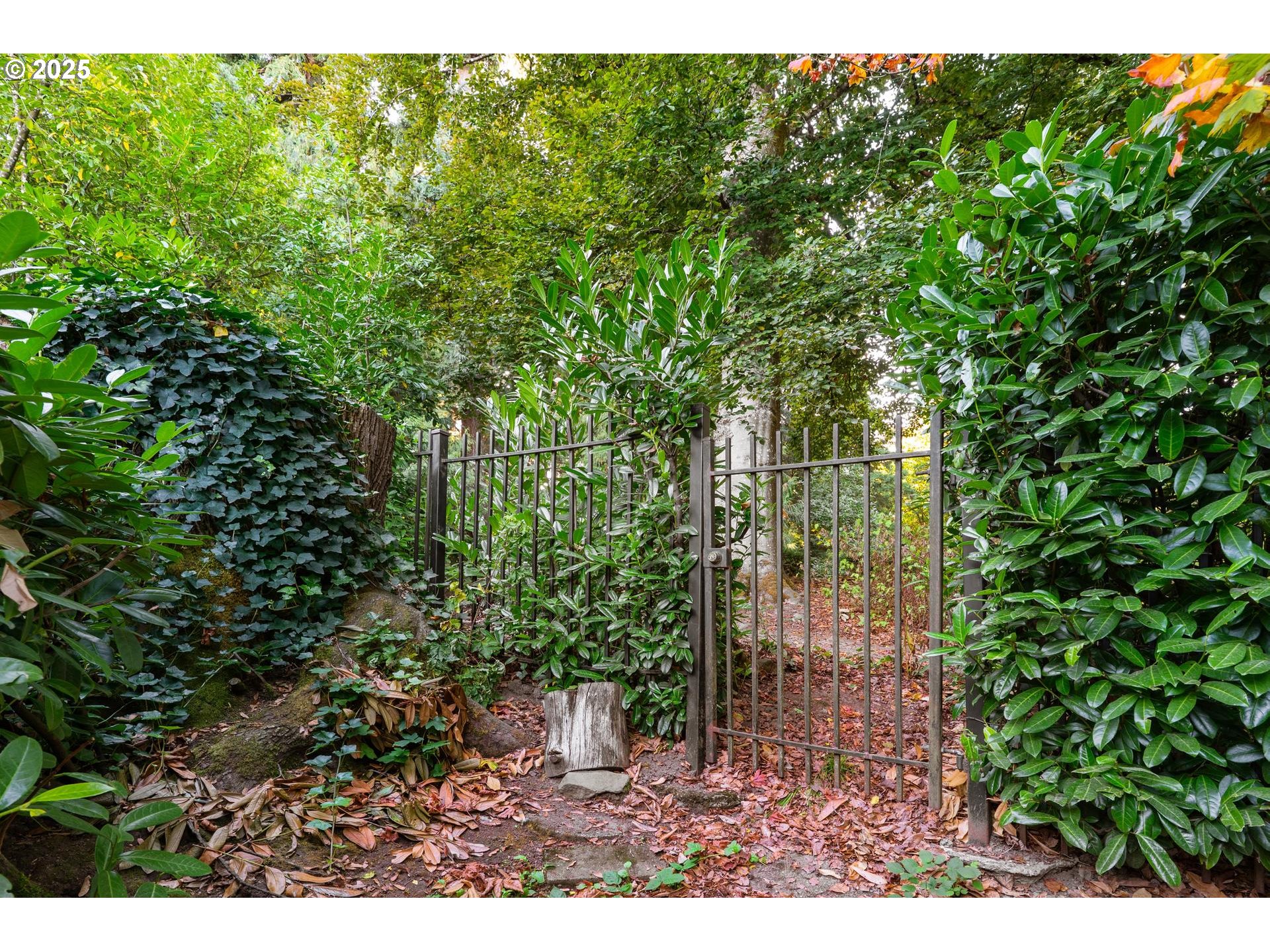 2376 Southwest Cedar Street Portland, OR 97205 - Photo 27 of 27