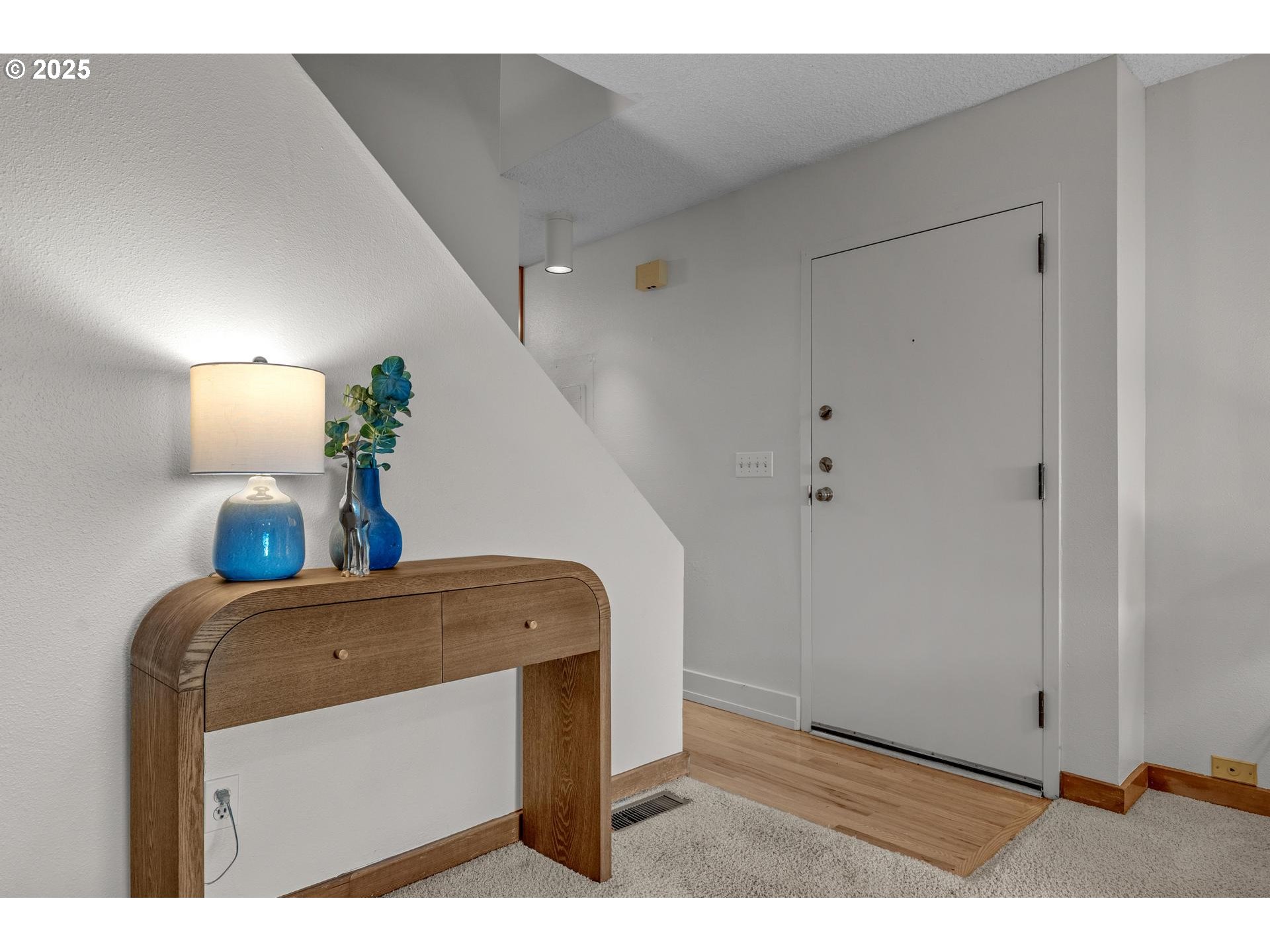 2376 Southwest Cedar Street Portland, OR 97205 - Photo 4 of 27