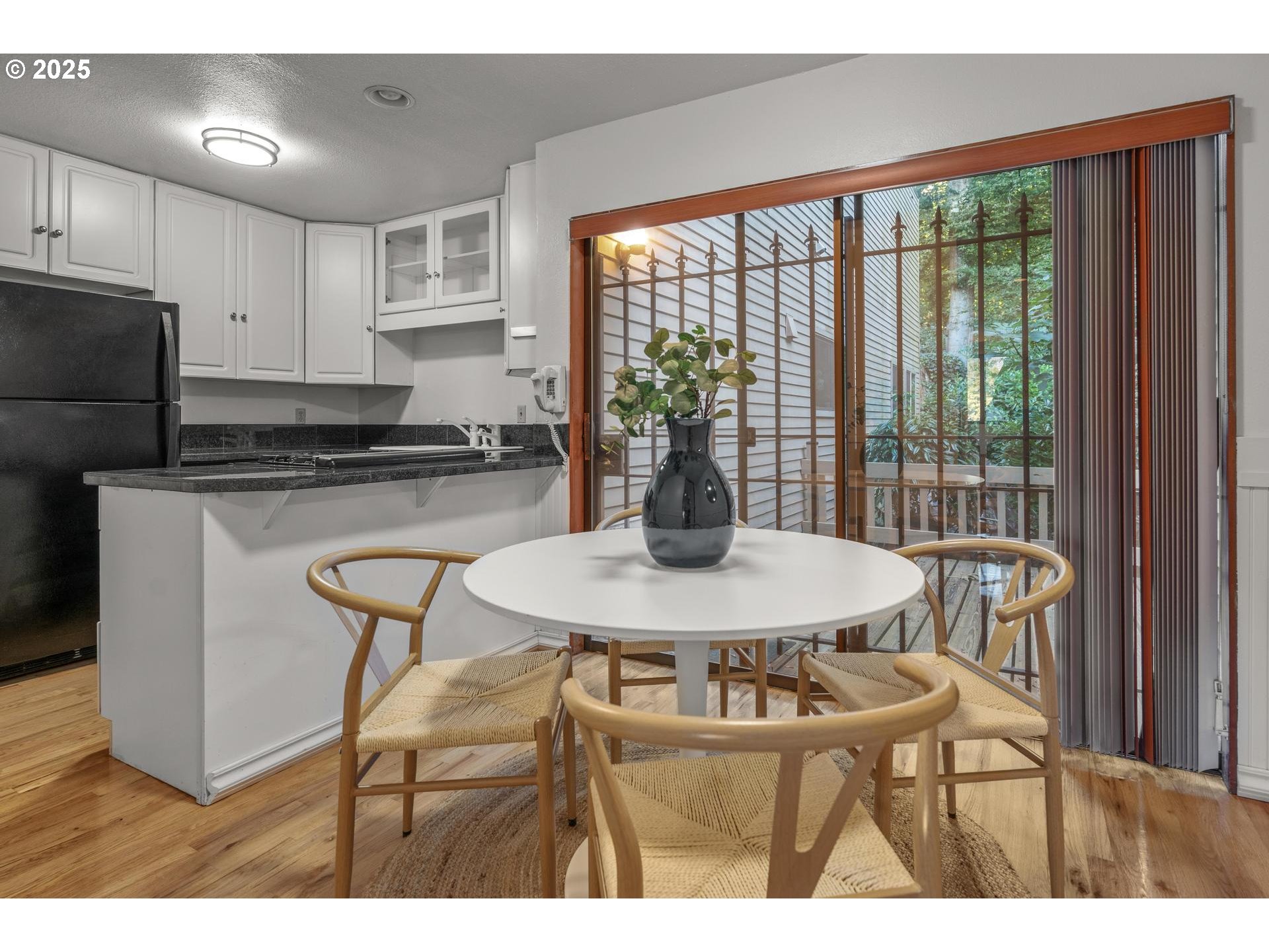 2376 Southwest Cedar Street Portland, OR 97205 - Photo 9 of 27