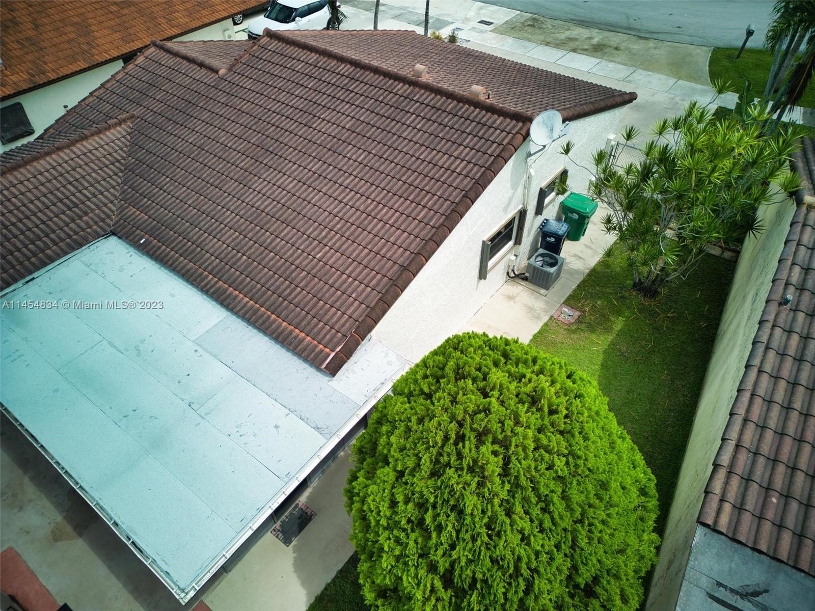 Tamiami Miami, FL 33182 - Photo 45 of 47 a backyard of a house