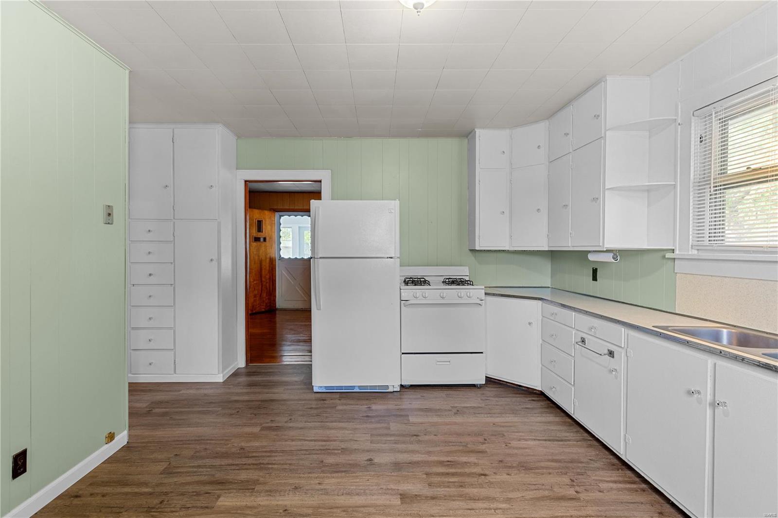 148 East Tydeman Avenue Roxana, IL 62084 - Photo 9 of 18