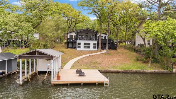 $550,000 | 532 Hideaway Lane East, Hideaway, TX 75771