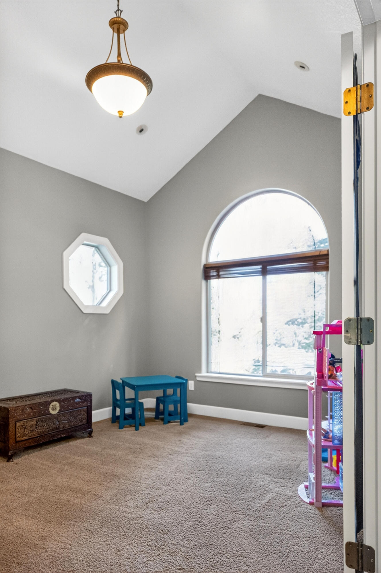 10421 Kestrel Road Klamath Falls, OR 97601 - Photo 18 of 56 a view of an empty room with a window