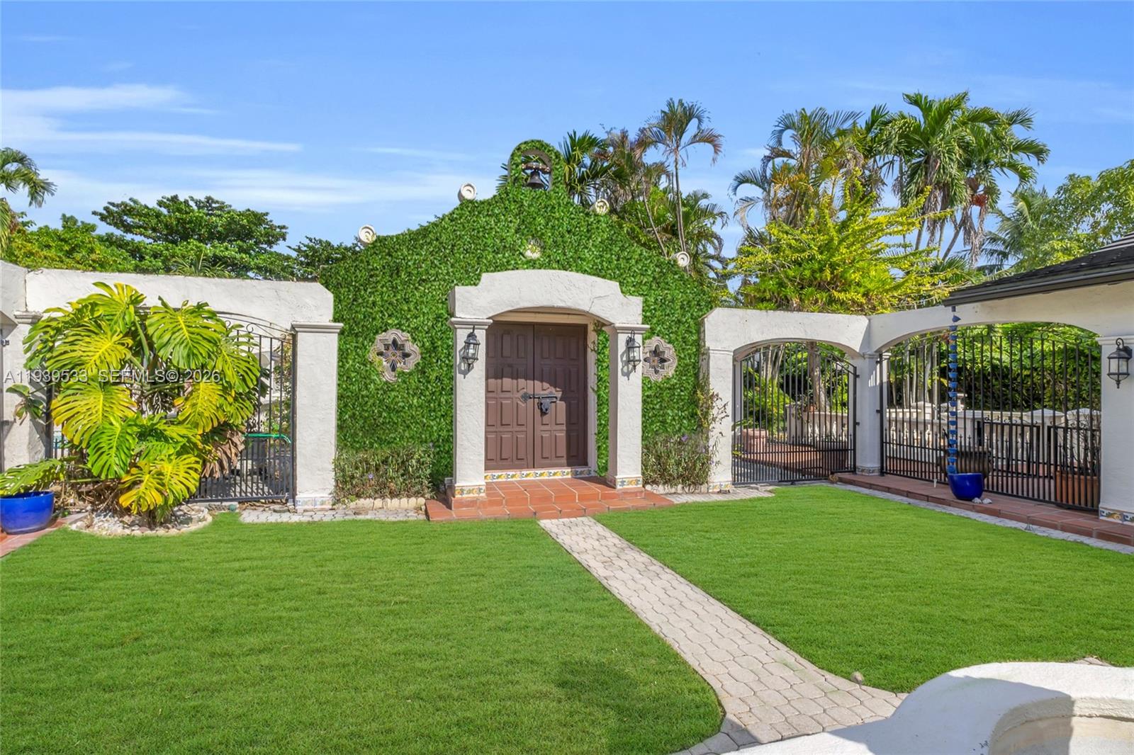 11835 Southwest 47th Street Miami, FL 33175 - Photo 38 of 48 front view of a house with a yard