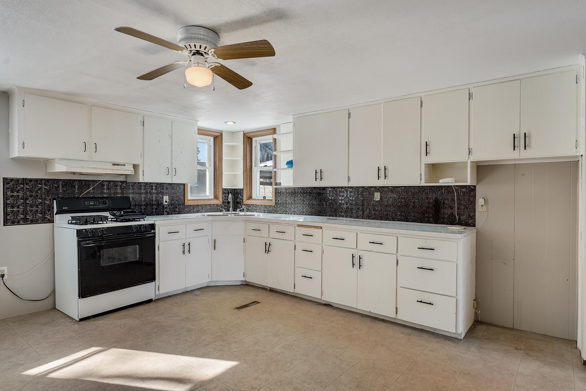 1004 East Main Street Caledonia, MN 55921 - Photo 16 of 38