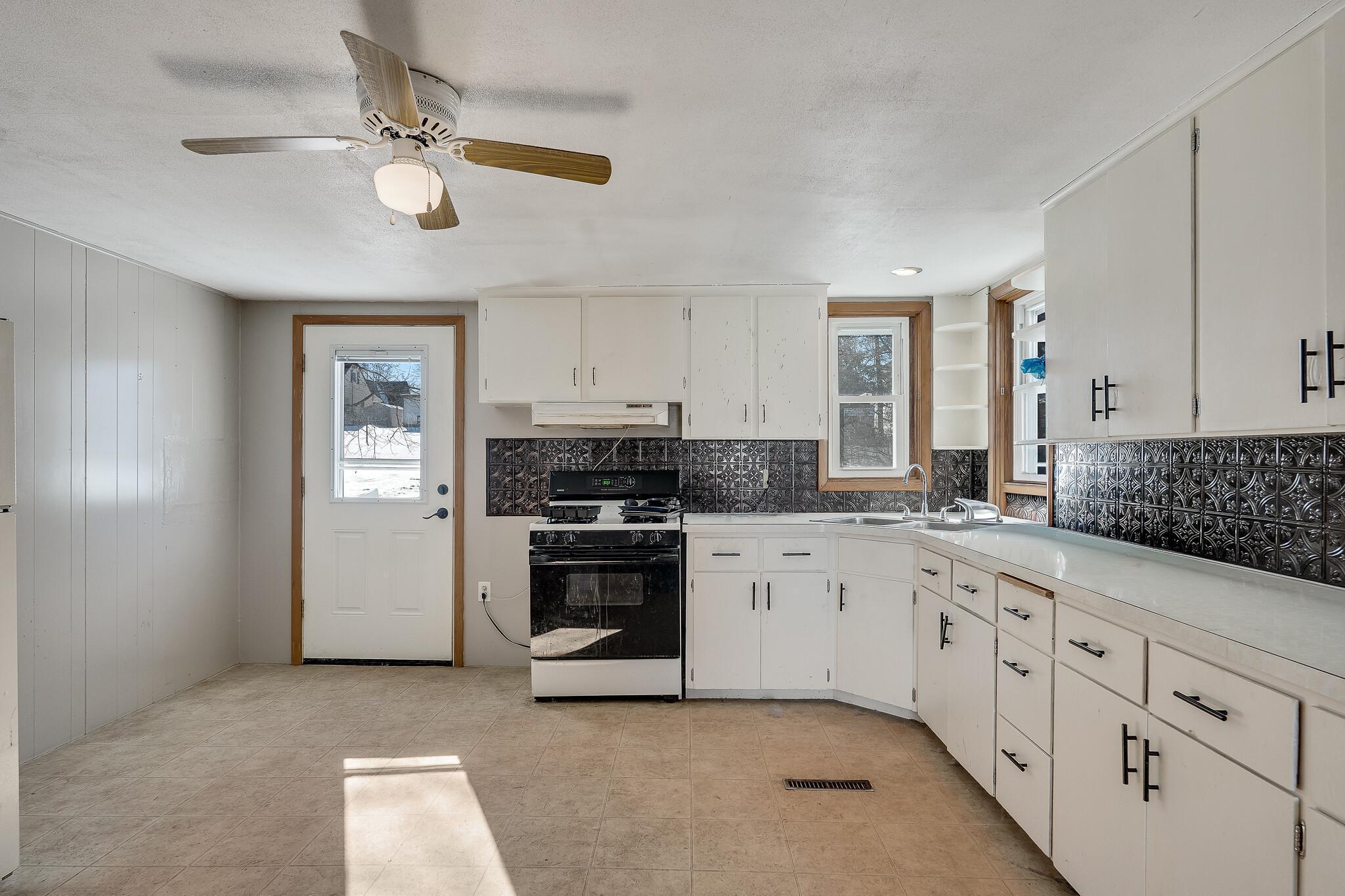 1004 East Main Street Caledonia, MN 55921 - Photo 18 of 38