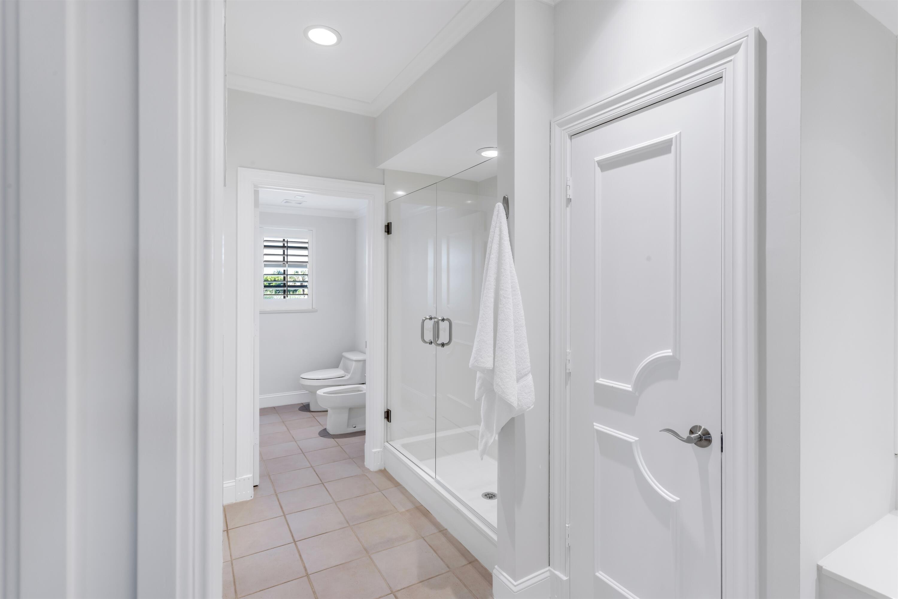 5833 North Ocean Boulevard, Unit D2 Ocean Ridge, FL 33435 - Photo 36 of 59 PRIMARY_BATHROOM_ANGLE_LEFT