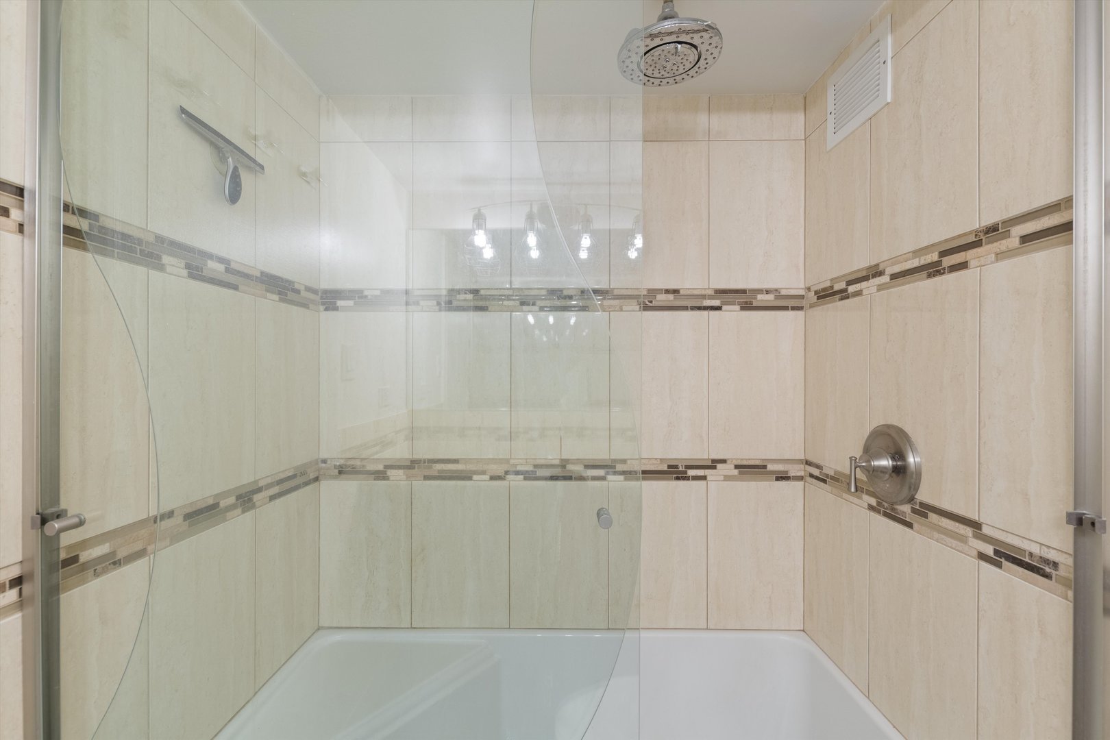 3110 North Sheridan Road, Unit 503 Chicago, IL 60657 - Photo 10 of 16 Gallery Image 10