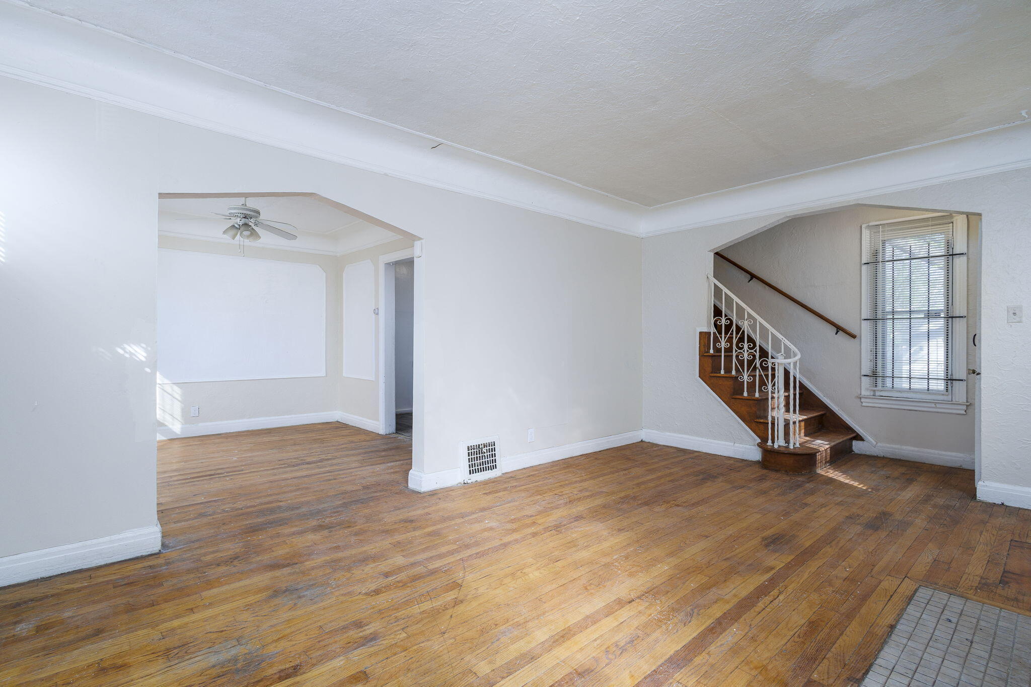 13067 Wade Street Detroit, MI 48213 - Photo 17 of 25 5-web-or-mls-WadeStreet_13067 - Living R