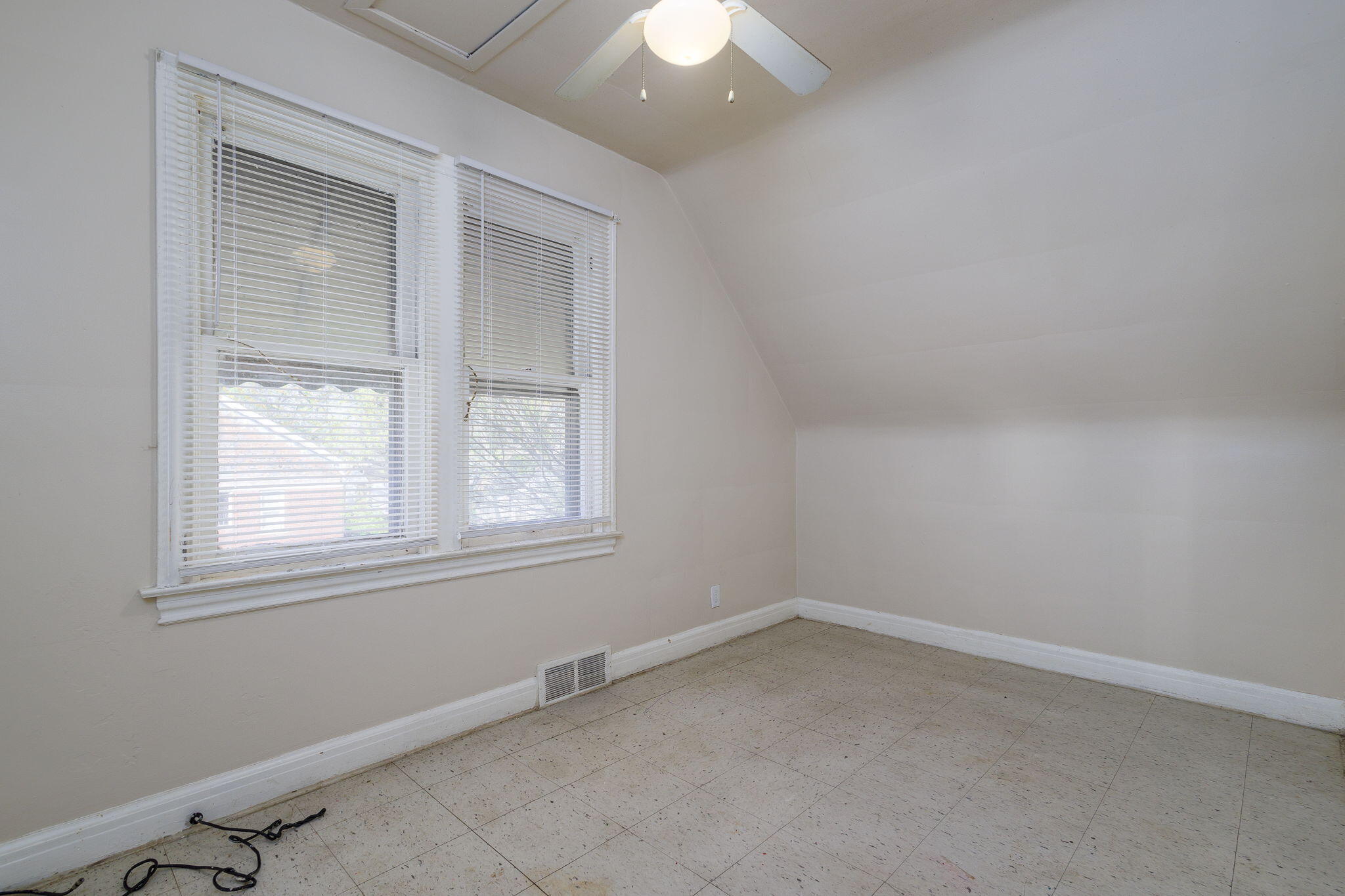 13067 Wade Street Detroit, MI 48213 - Photo 3 of 25 15-web-or-mls-WadeStreet_13067 - Bed Two