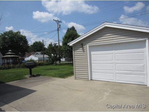 2045 North 6th Street Springfield, IL 62702 - Photo 10 of 11