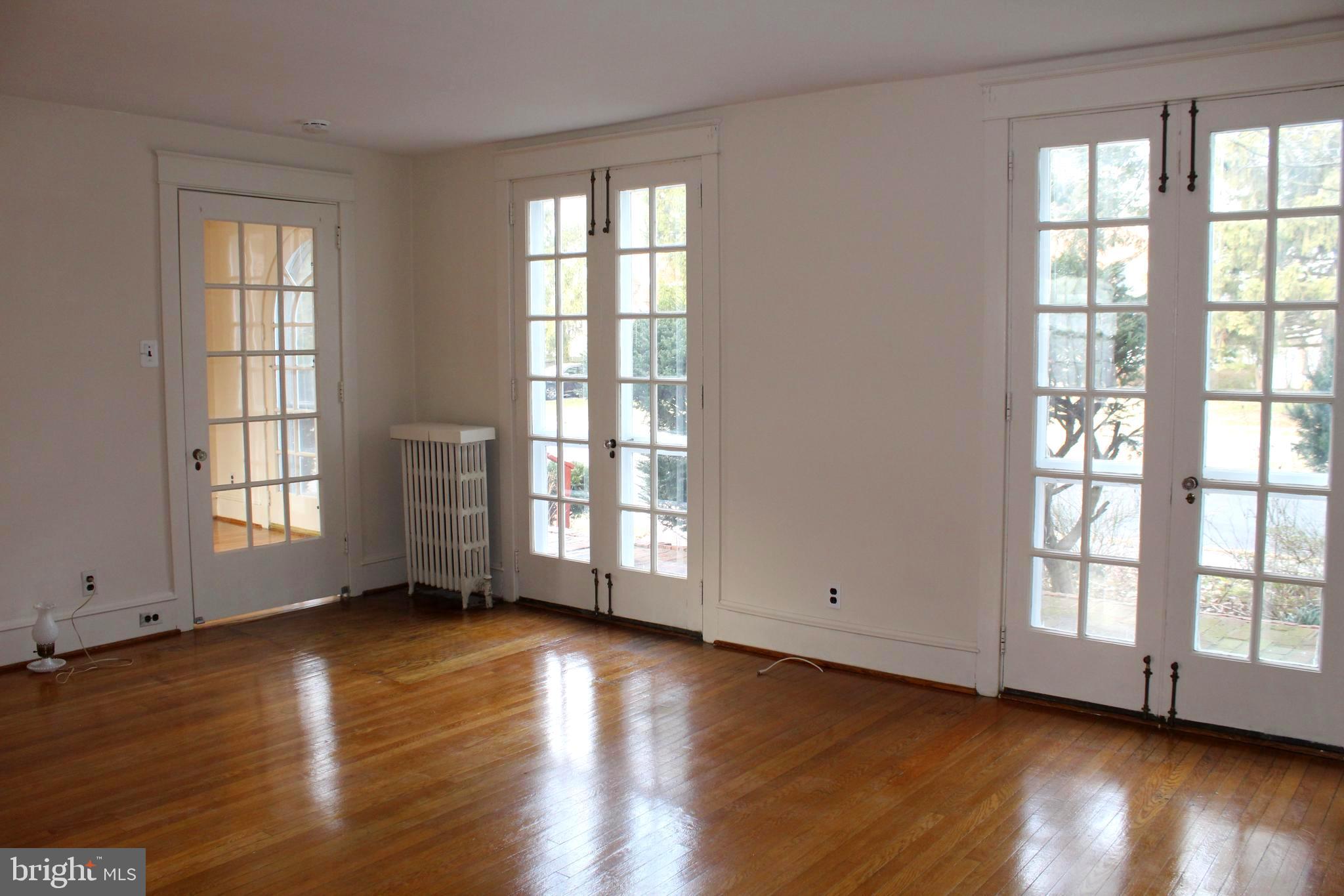 12 Gladstone Road Lansdowne, PA 19050 - Photo 12 of 49 Living room