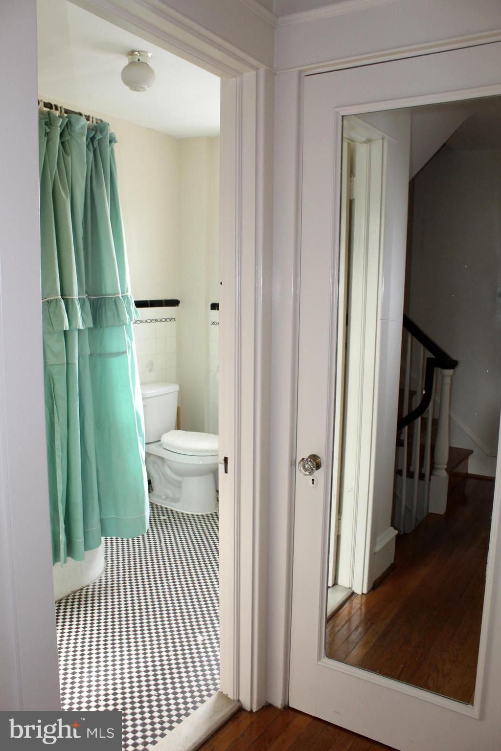 12 Gladstone Road Lansdowne, PA 19050 - Photo 20 of 49 Second floor bath