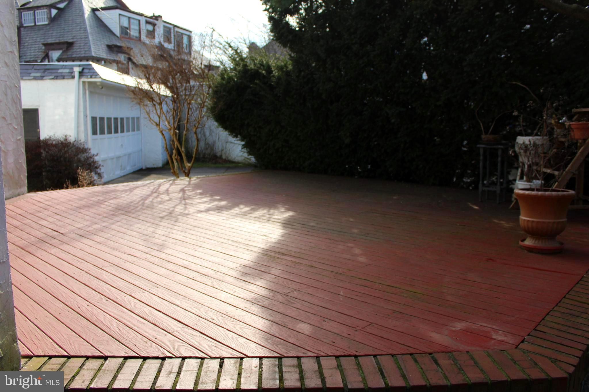 12 Gladstone Road Lansdowne, PA 19050 - Photo 47 of 49 Deck facing garage