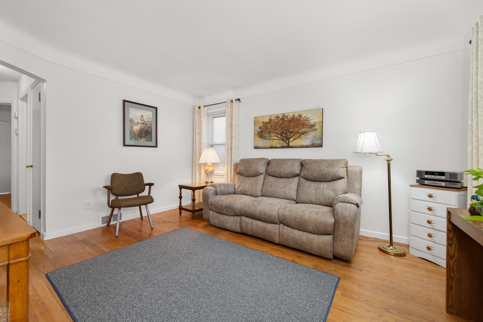 2057 Hawthorne Road Grosse Pointe Woods, MI 48236 - Photo 6 of 43