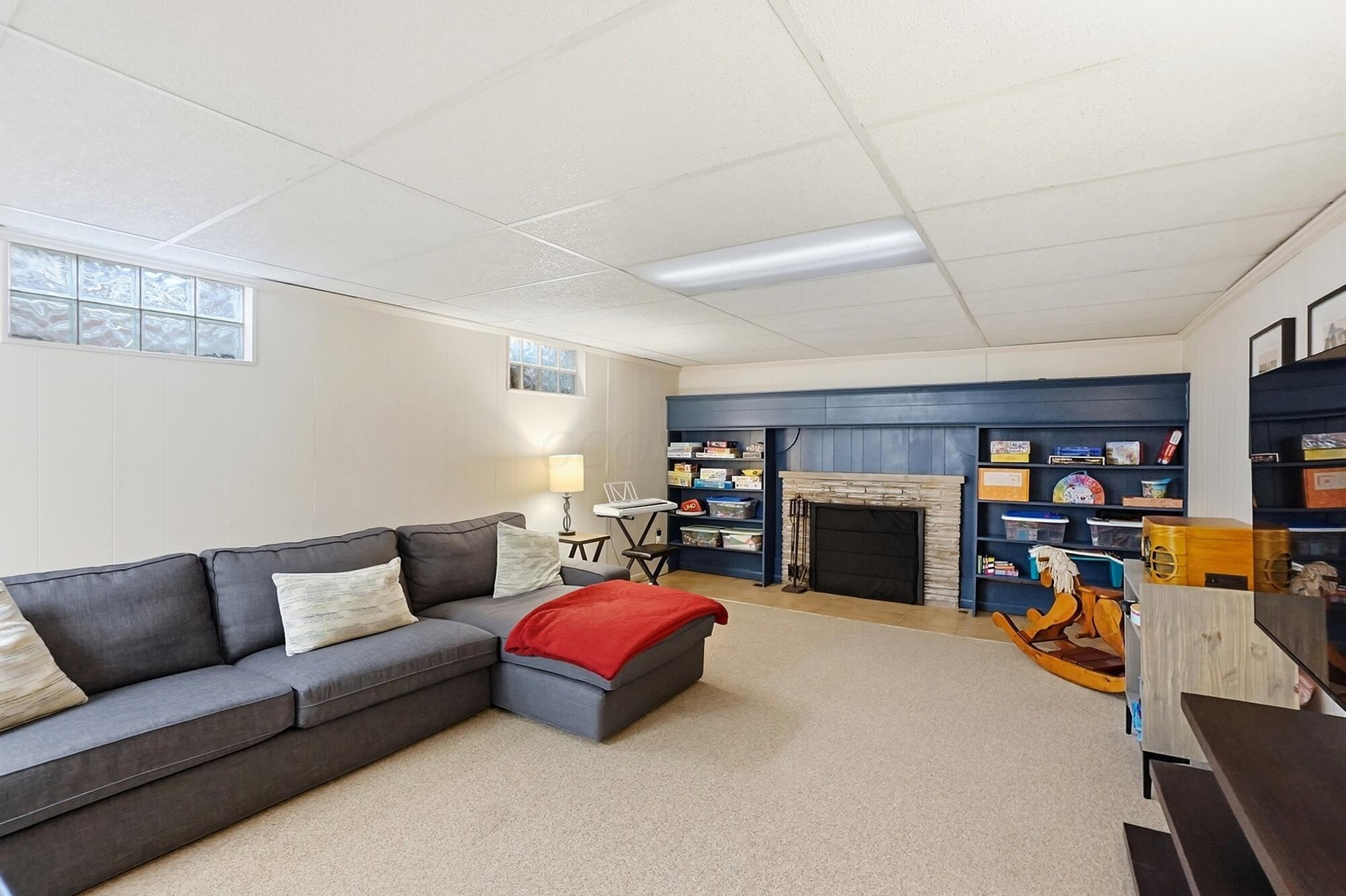 1237 Haddon Road Columbus, OH 43209 - Photo 43 of 64 044