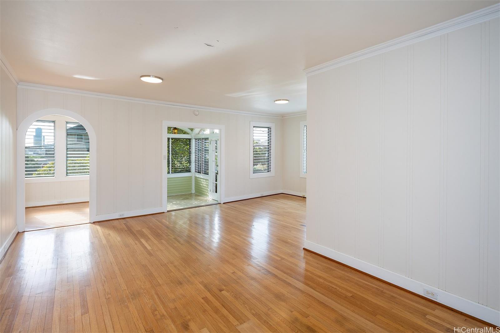 2238 Ho'onanea Street Honolulu, HI 96822 - Photo 2 of 20